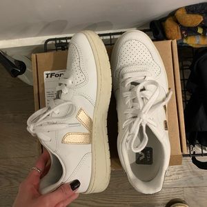 Veja v-10 metallic sneakers